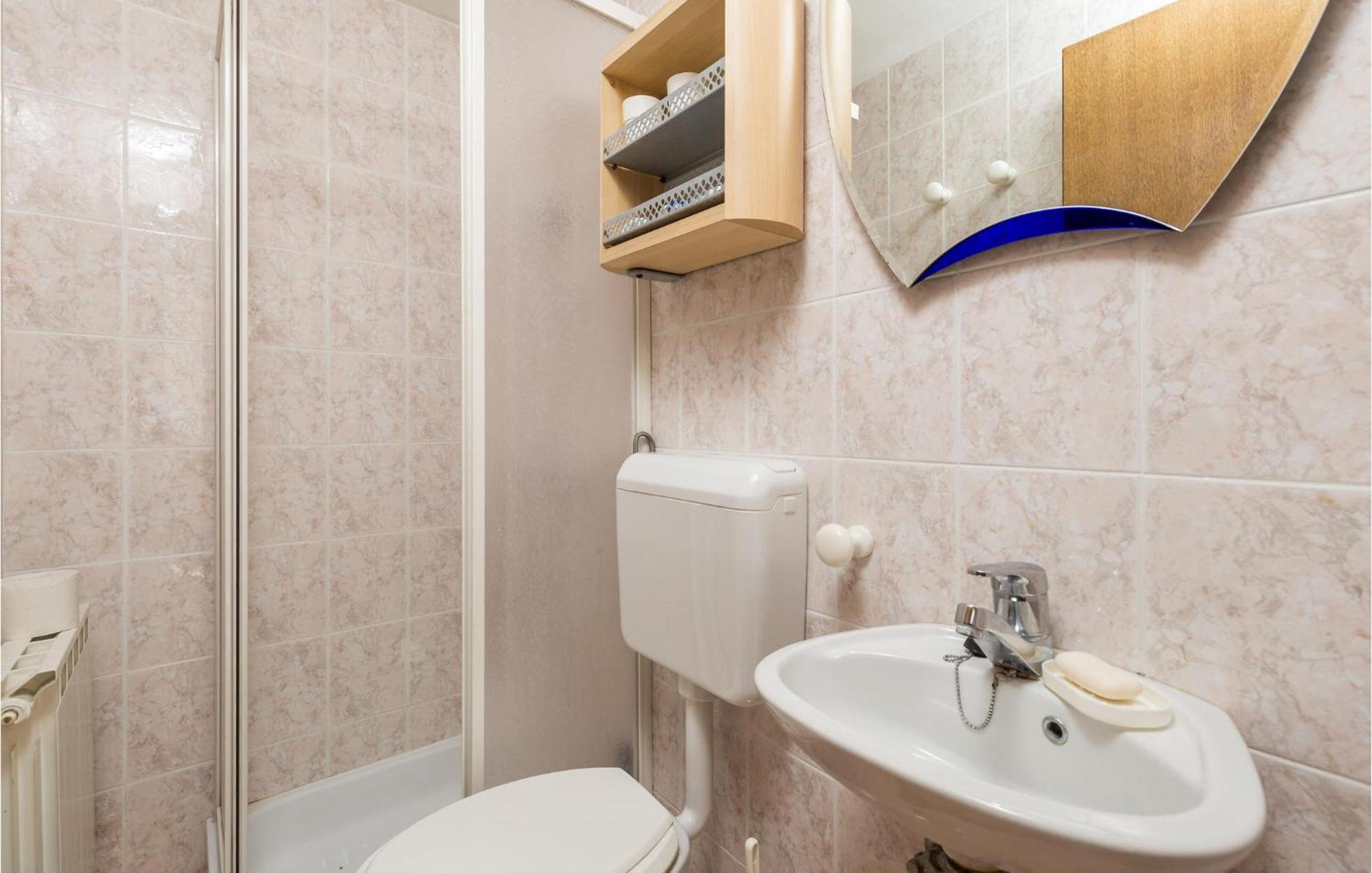 Lovely Apartment In Veli Losinj With Kitchen Ngoại thất bức ảnh