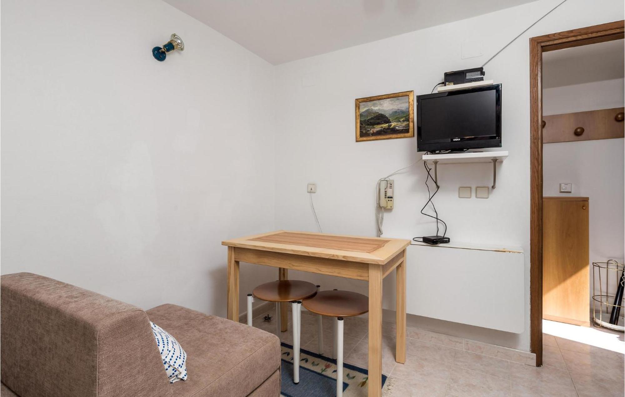 Lovely Apartment In Veli Losinj With Kitchen Ngoại thất bức ảnh