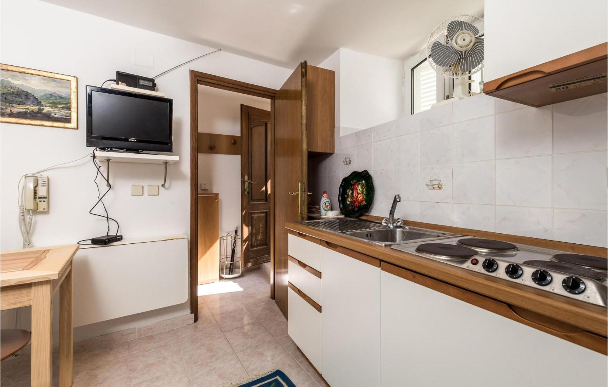 Lovely Apartment In Veli Losinj With Kitchen Ngoại thất bức ảnh