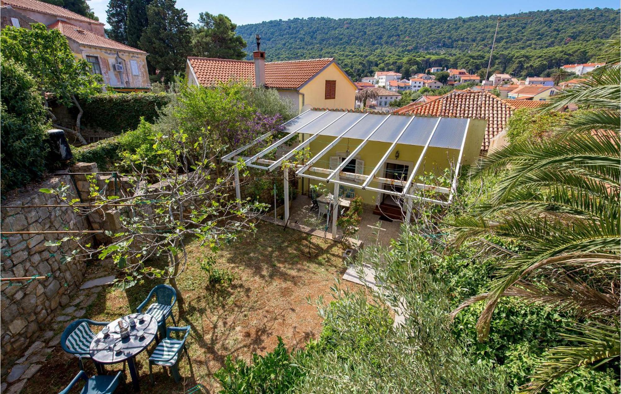 Lovely Apartment In Veli Losinj With Kitchen Ngoại thất bức ảnh
