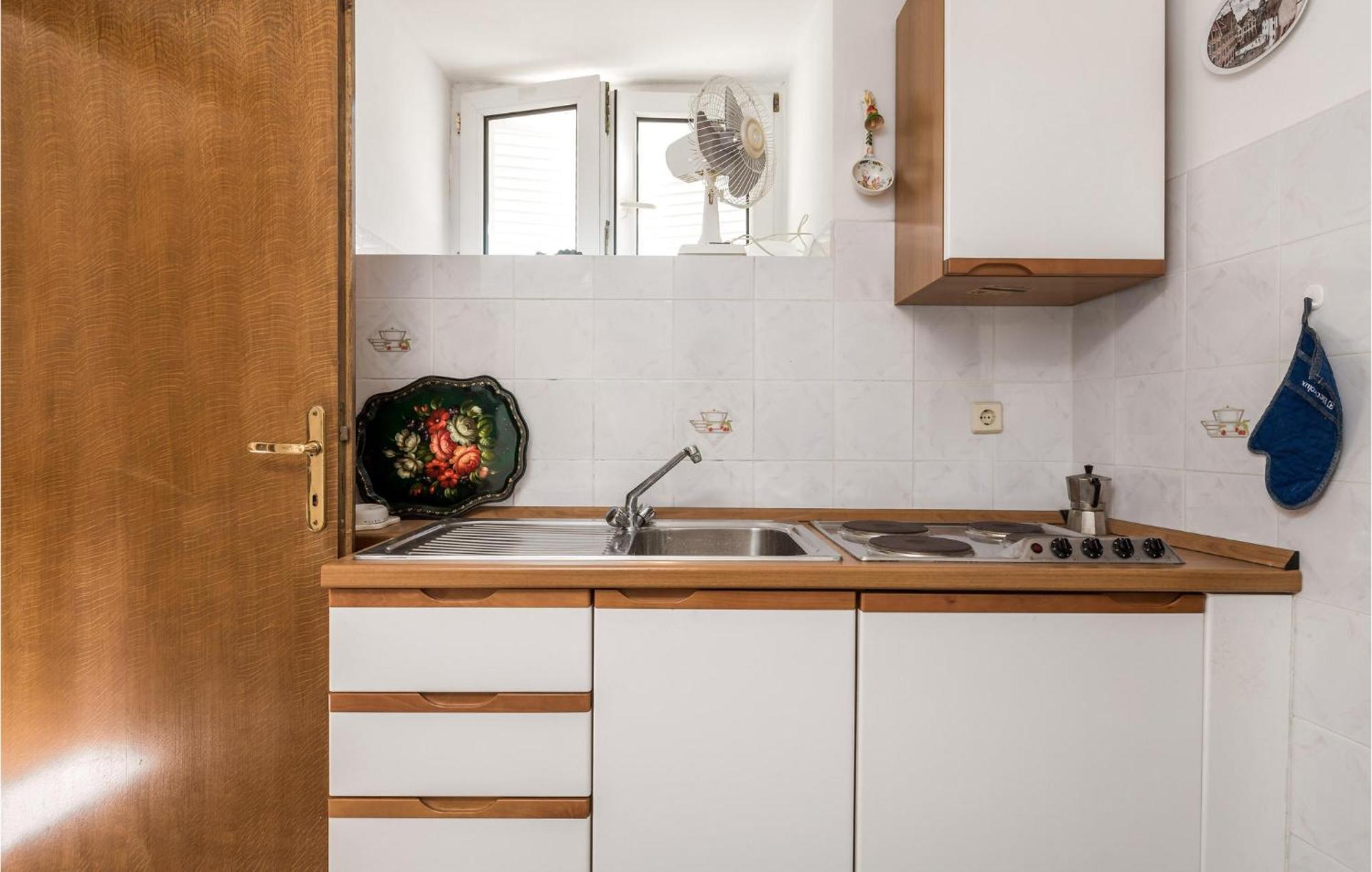 Lovely Apartment In Veli Losinj With Kitchen Ngoại thất bức ảnh