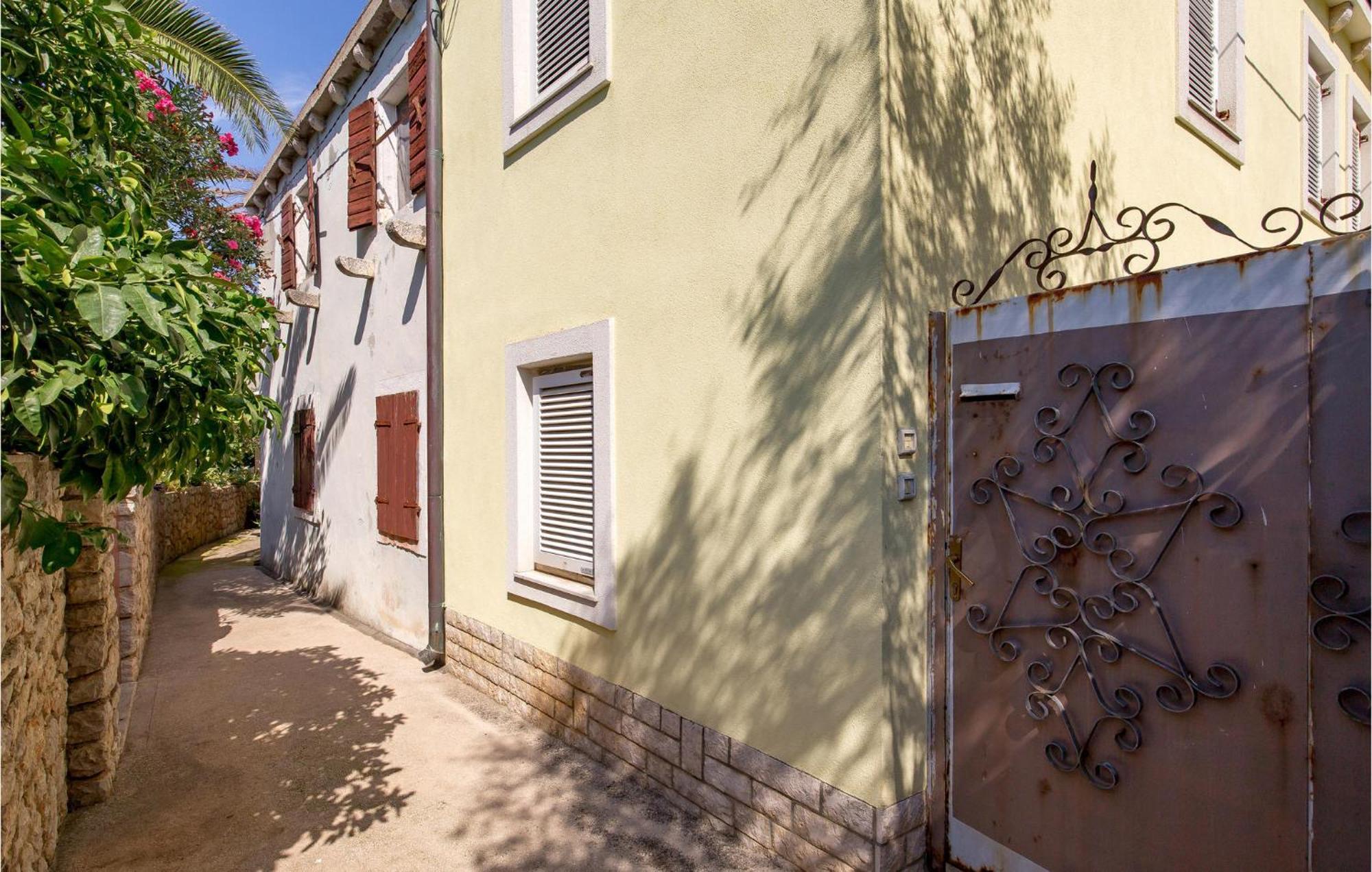 Lovely Apartment In Veli Losinj With Kitchen Ngoại thất bức ảnh
