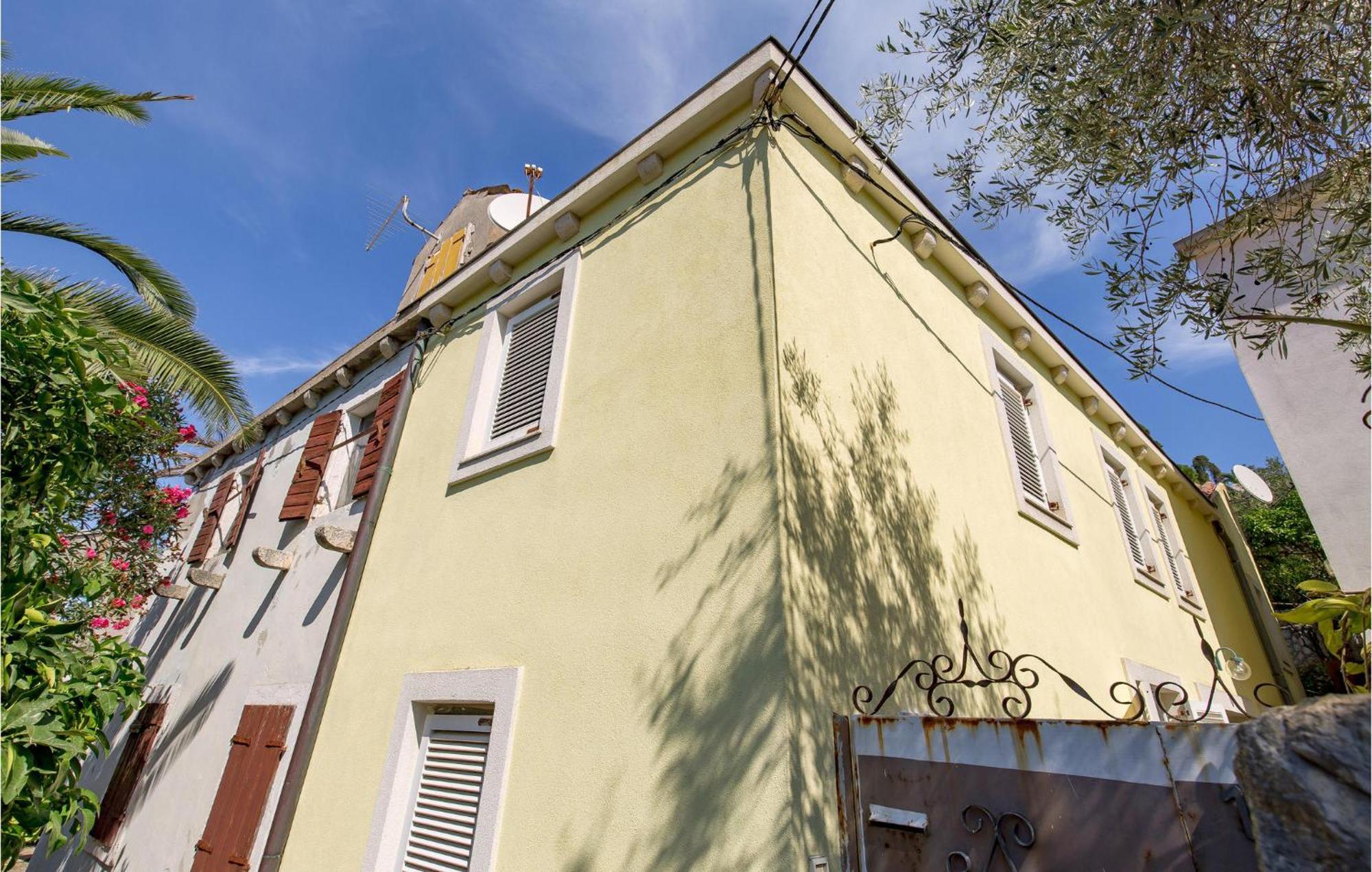 Lovely Apartment In Veli Losinj With Kitchen Ngoại thất bức ảnh