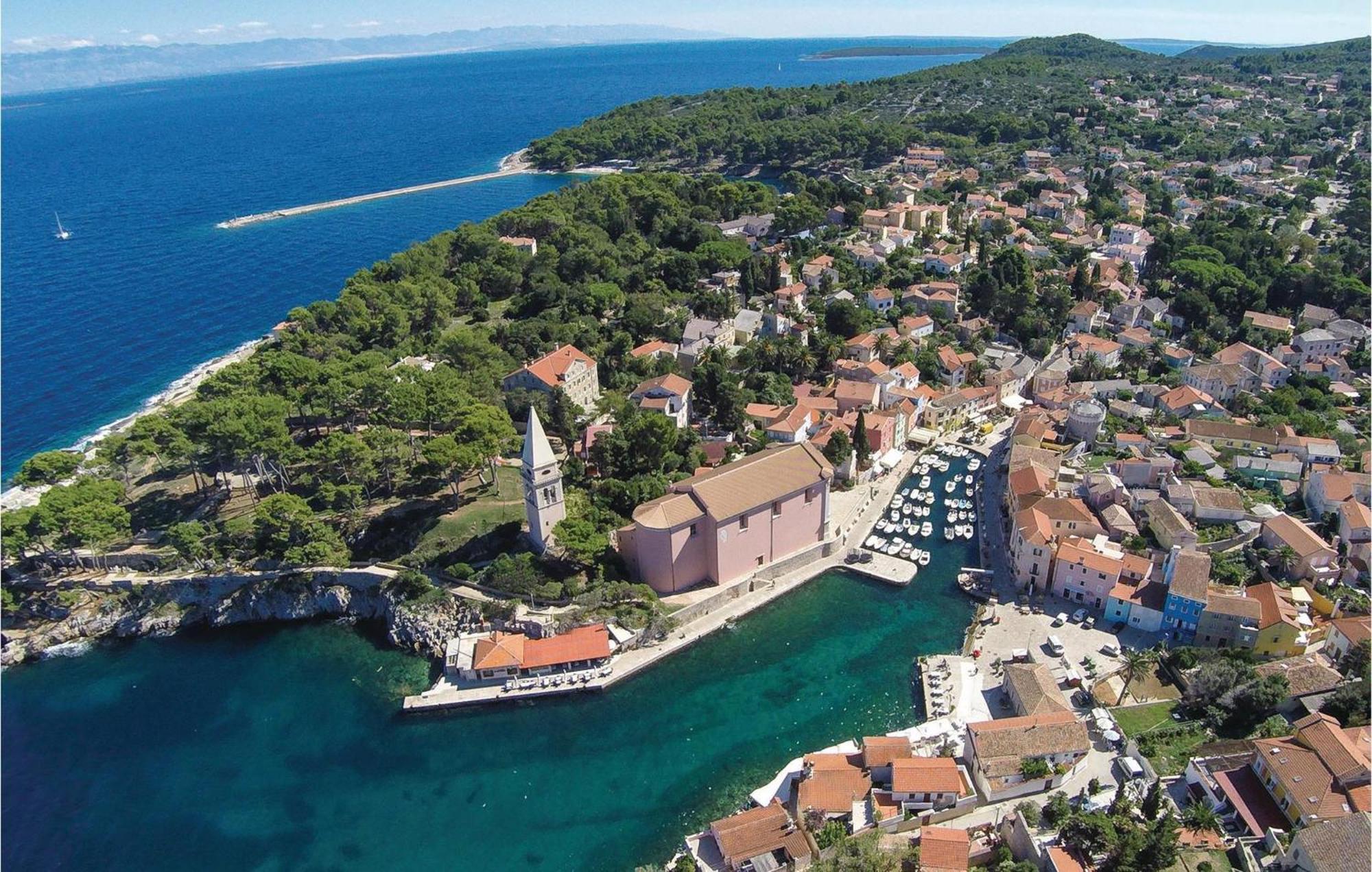 Lovely Apartment In Veli Losinj With Kitchen Ngoại thất bức ảnh