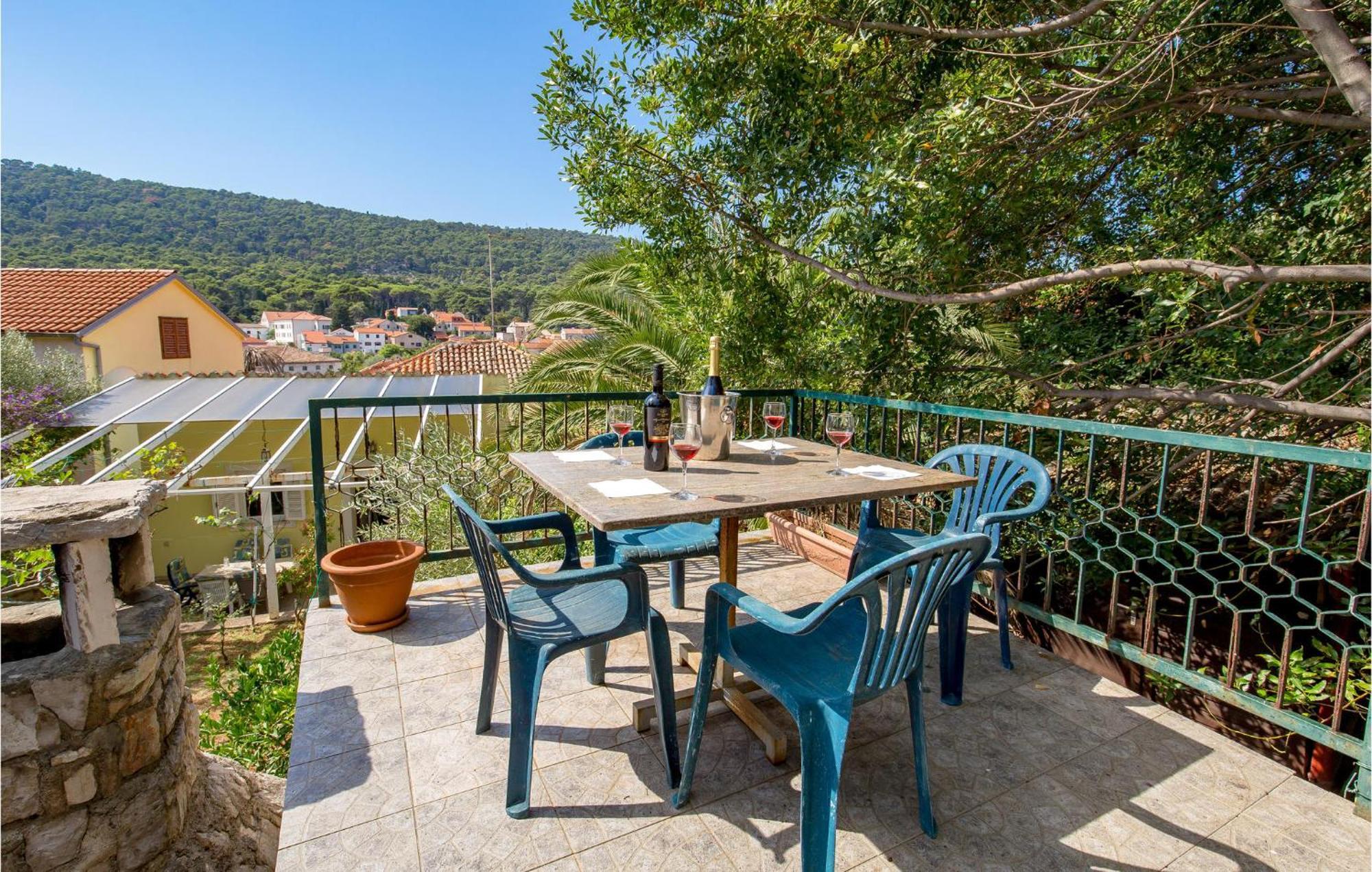 Lovely Apartment In Veli Losinj With Kitchen Ngoại thất bức ảnh