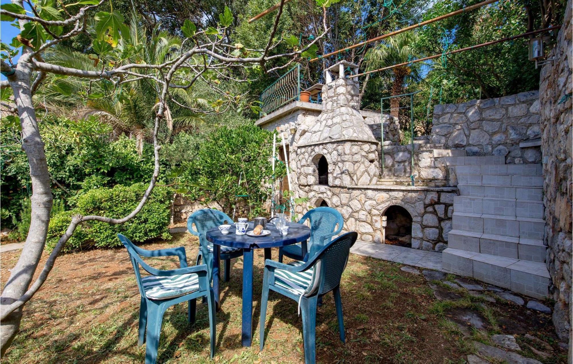 Lovely Apartment In Veli Losinj With Kitchen Ngoại thất bức ảnh