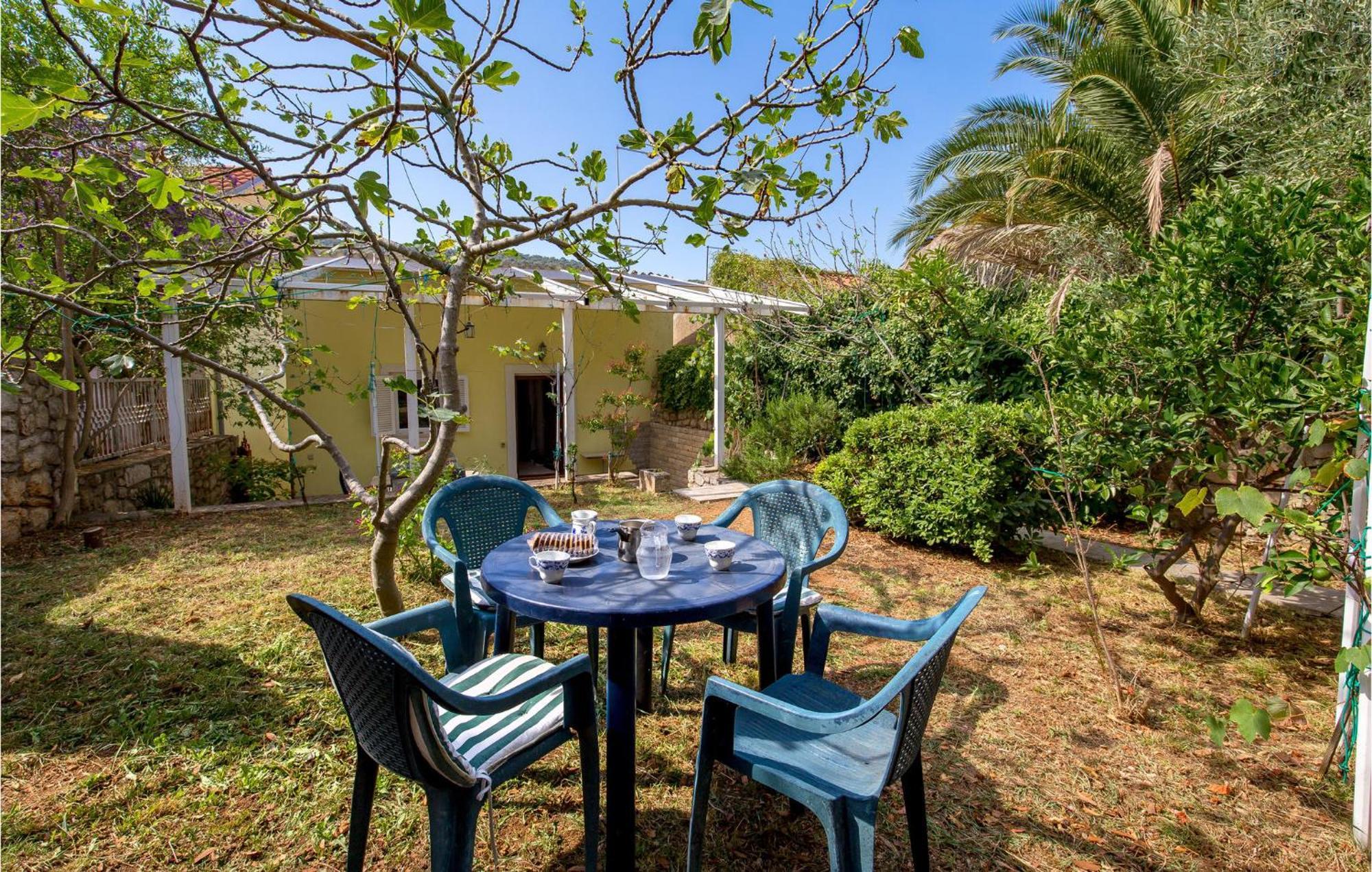 Lovely Apartment In Veli Losinj With Kitchen Ngoại thất bức ảnh